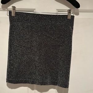 Sexy lame’ miniskirt.